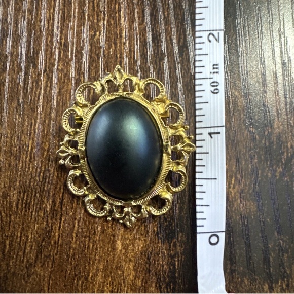 Vintage Gold Tone Plastic Black Oval Stone Brooch Pin - Picture 3 of 3